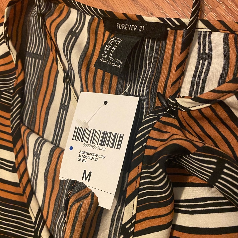 FOREVER 21   Sleeveless jumpsuit medium - Picture 6 of 9